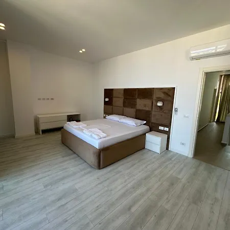 Queens Luxury 127 B Villa