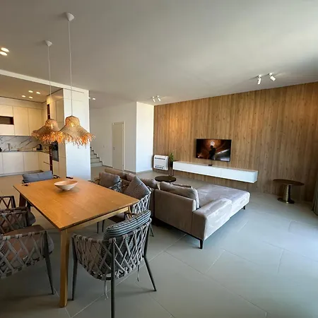 Queens Luxury 127 B Dhërmi