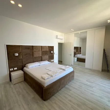 וילה Queens Luxury 127 B