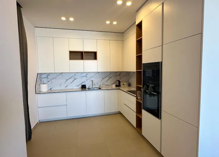 Queens Luxury 127 B 别墅