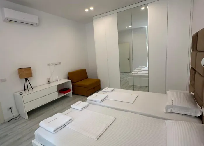 Queens Luxury 127 B Dhërmi