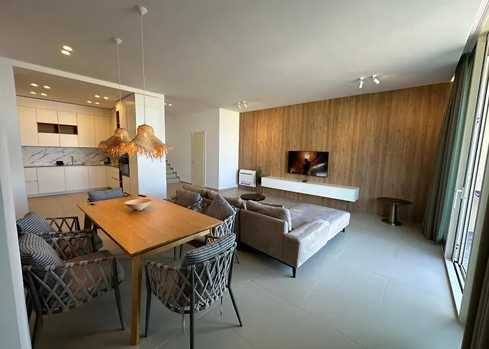 Queens Luxury 127 B Dhërmi